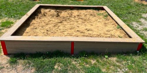 Homokozó 2,5x2,5m-es (fém keret wpc ülőkével) homok nélkül