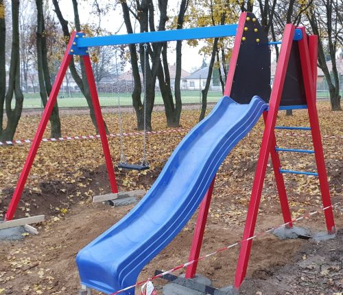 Csúszdaállvány 1,2 m-es esésmagassággal egy hintával (fém)