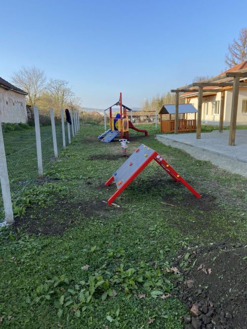 Kisháromszög mászóka (fém)