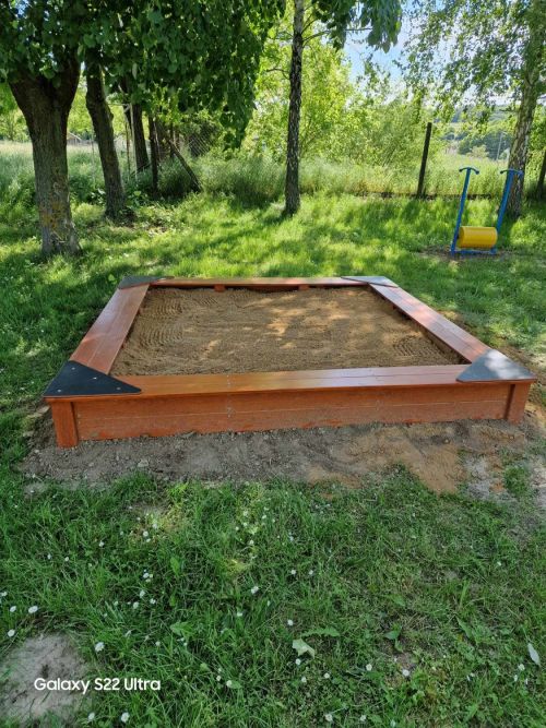 Homokozó 2,5x2,5m  (fa) homok nélkül