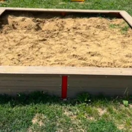Homokozó 2,5x2,5m-es (fém keret wpc ülőkével) homok nélkül